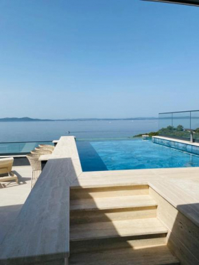 Deen Delux Penthouse, infinity pool